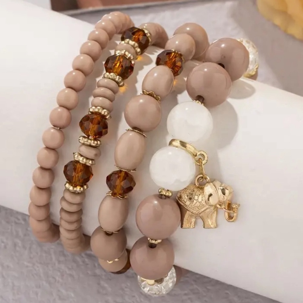 YOGA Bracelet 🧘 Relaxing time 🍃
Elephant Pendant Beaded Bracelet.